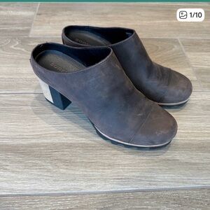 Sorel Addington Distressed Leather Brown Slip On Clogs Chunky Heel Mules